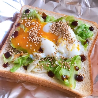 お味噌と塩麹のキャベツ&温泉卵のお惣菜パン